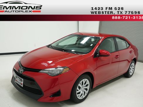 Used 2017 Toyota Corolla LE FWD image 1