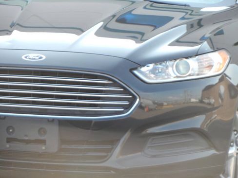 Used 2013 Ford Fusion SE FWD image 4