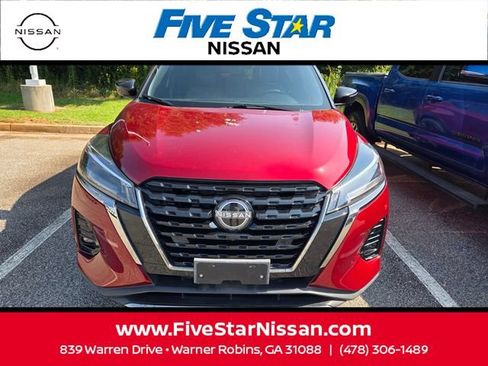 Used 2023 Nissan Kicks SR w/ SR Premium Package FWD image 2