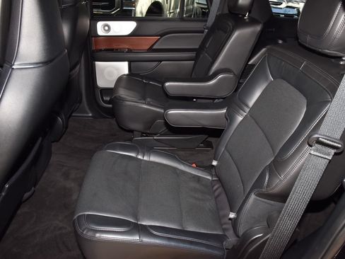 Used 2021 Lincoln Navigator Reserve w/ Luxury Package AWD/4WD image 14