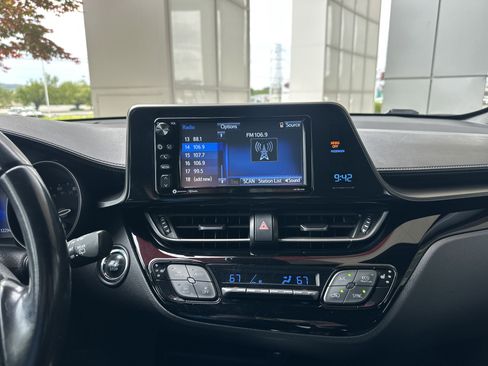 Used 2018 Toyota C-HR XLE image 34