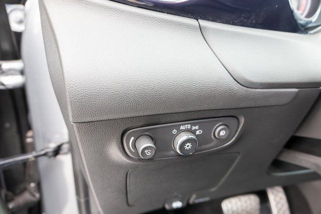Used 2023 Buick Encore GX Select w/ Sport Touring Package FWD image 19