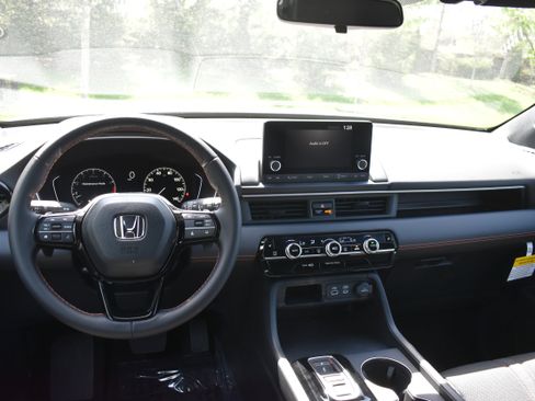 New 2025 Honda Pilot Sport image 16