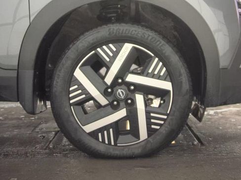 Used 2025 Nissan Kicks SV w/ Charging Package FWD image 21