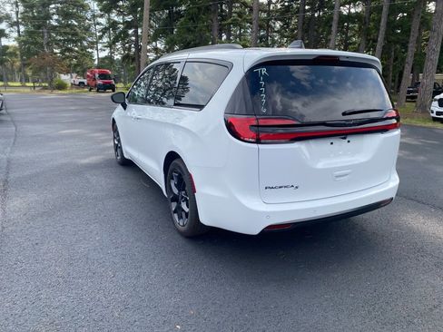 New 2026 Chrysler Pacifica Select w/ S Appearance Package image 7