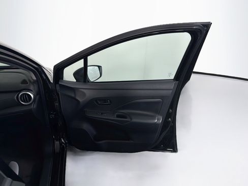 Used 2025 Nissan Versa S FWD image 31