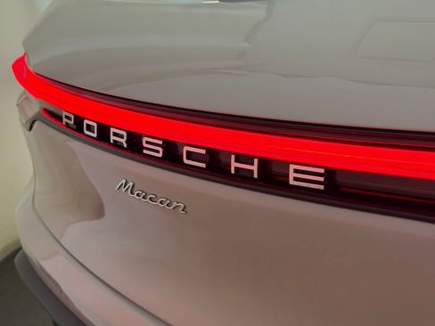 Certified 2026 Porsche Macan AWD/4WD image 26