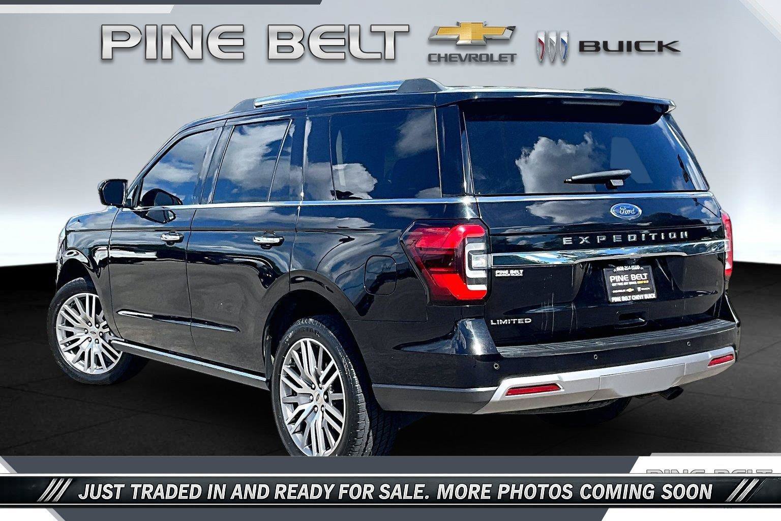 Used 2022 Ford Expedition Limited RWD image 2