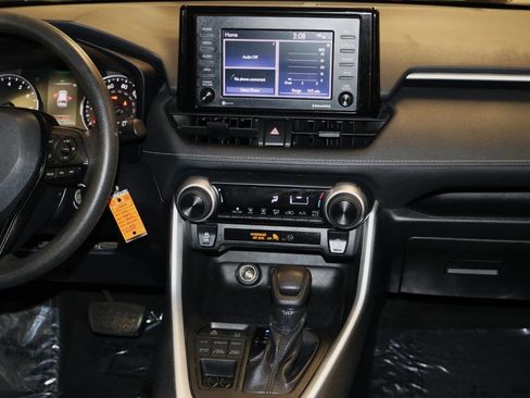 Used 2021 Toyota RAV4 LE image 23
