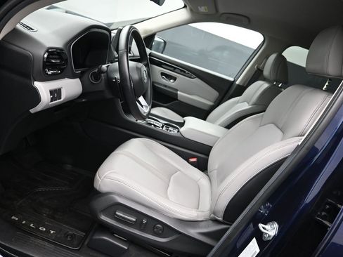 Used 2025 Honda Pilot EX-L image 10