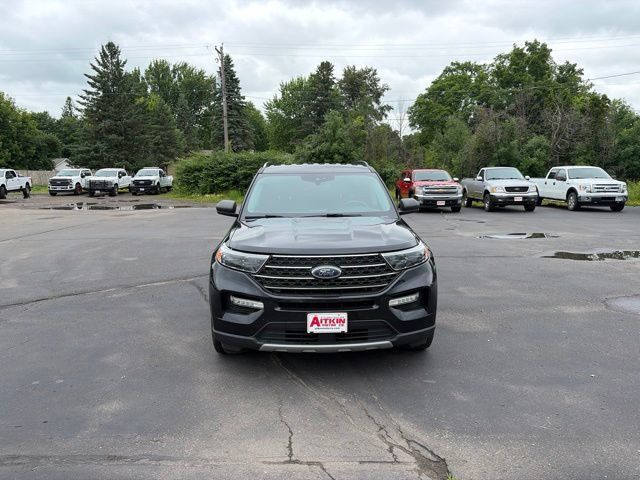 Used 2021 Ford Explorer XLT w/ Equipment Group 202A AWD/4WD image 2