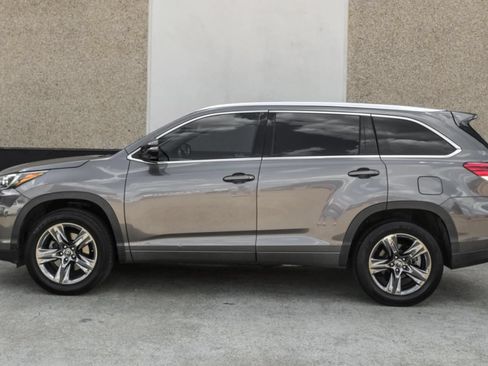 Used 2017 Toyota Highlander Limited Platinum FWD image 13