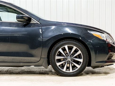 Used 2017 Nissan Altima 2.5 FWD image 15