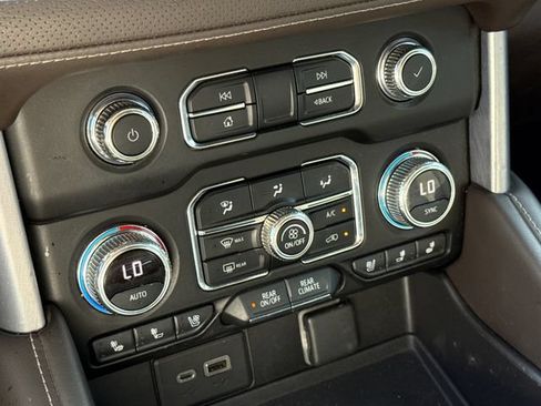 Used 2021 GMC Yukon XL SLT w/ SLT Luxury Package AWD/4WD image 24