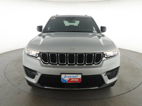 New 2025 Jeep Grand Cherokee Laredo image 2