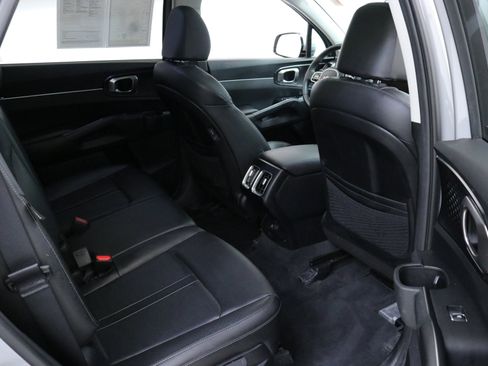 Used 2024 Kia Sorento S w/ Panoramic Sunroof Package image 29
