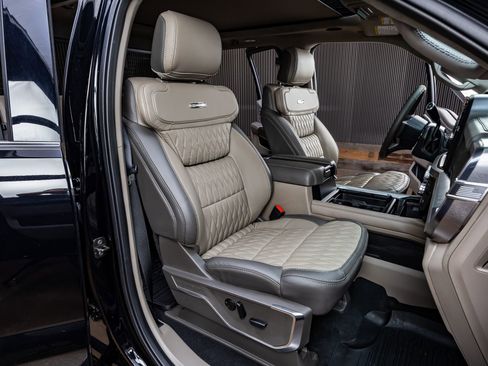 Used 2025 Ford F450 Platinum w/ Platinum Plus Package image 29