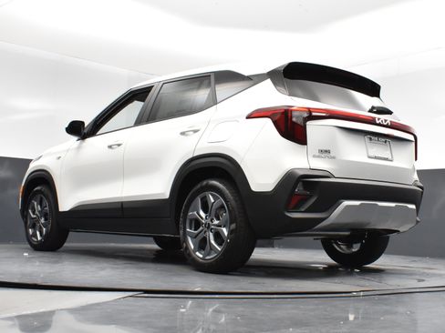 New 2026 Kia Seltos LX image 12