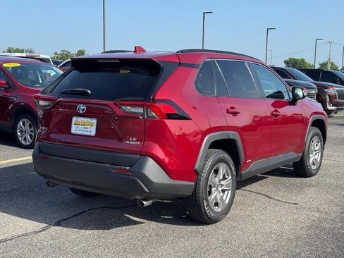 Used 2022 Toyota RAV4 LE AWD/4WD image 3