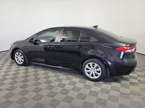 Used 2022 Toyota Corolla LE FWD image 3