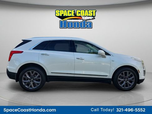 Used 2019 Cadillac XT5 Luxury w/ LPO, Black Ice Package AWD/4WD image 2