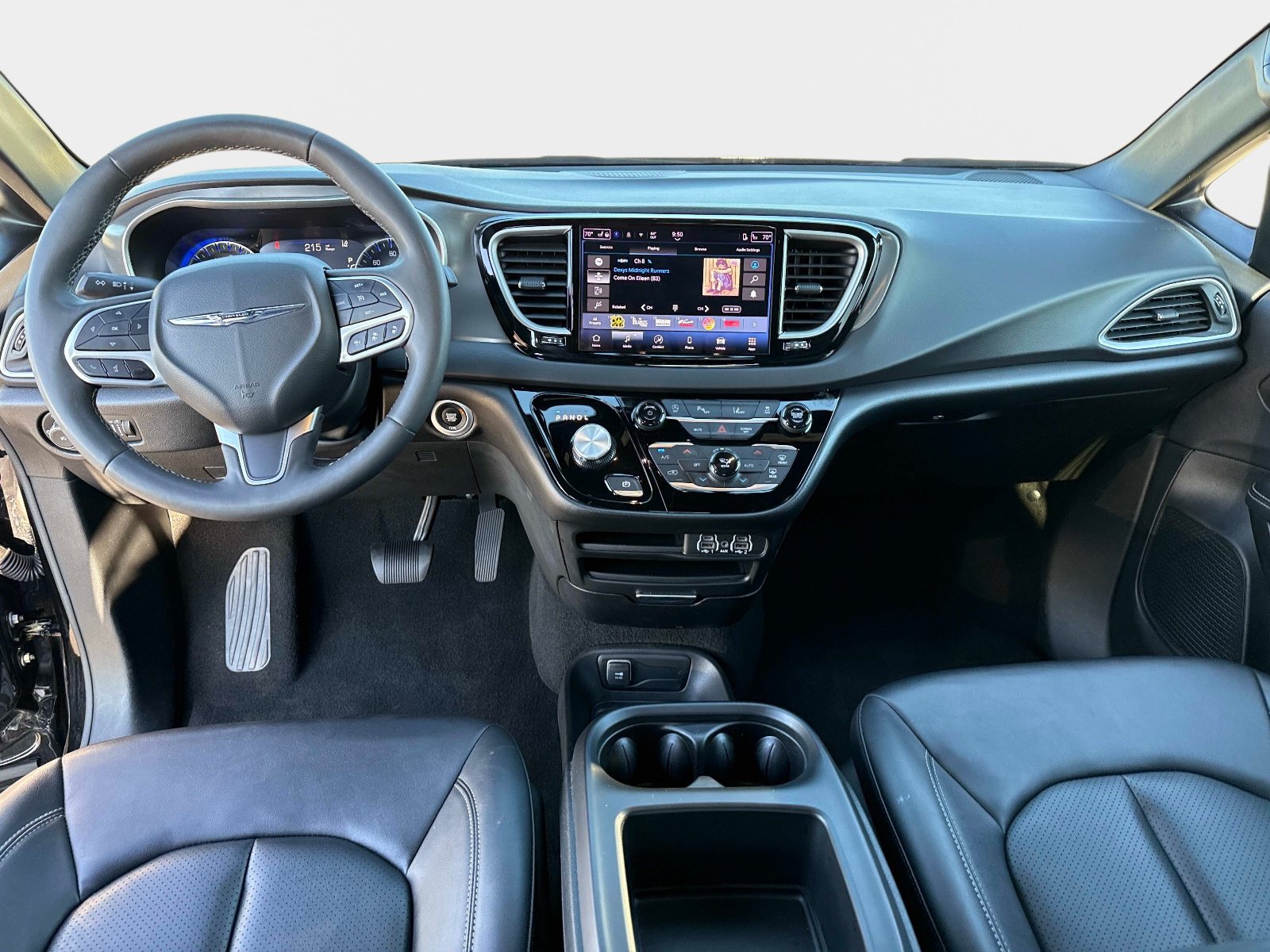 Used 2025 Chrysler Pacifica Select FWD image 16