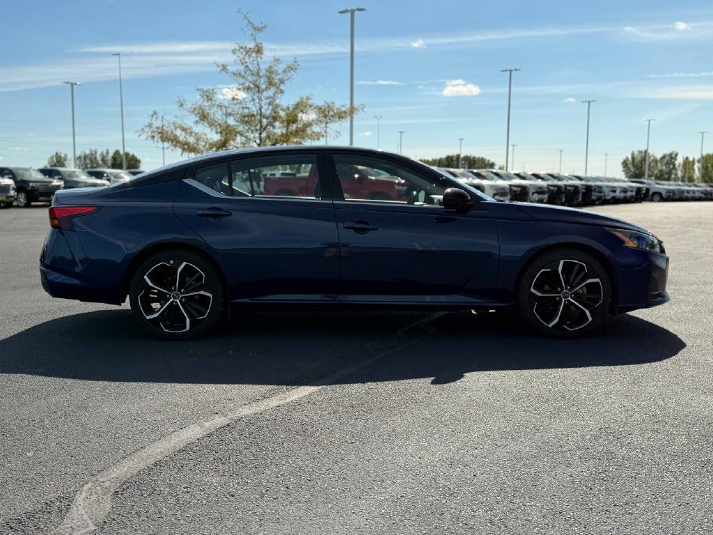 Used 2024 Nissan Altima 2.5 SR FWD image 5