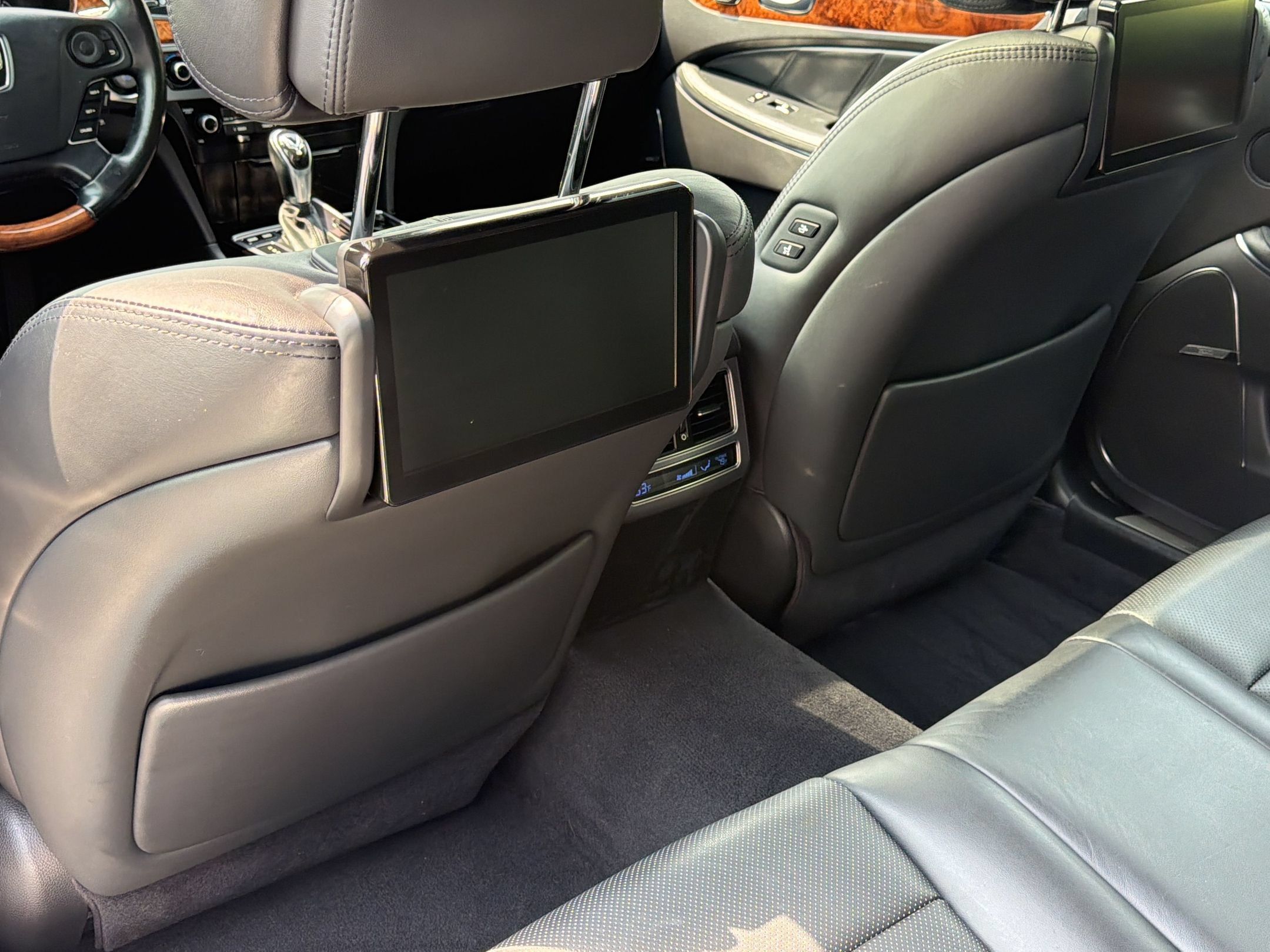 Used 2014 Hyundai Equus Ultimate RWD image 25