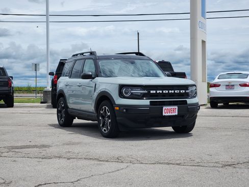 Certified 2022 Ford Bronco Sport Outer Banks w/ Tech Package AWD/4WD image 3