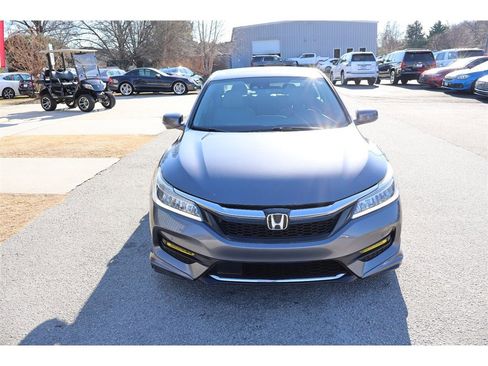 Used 2016 Honda Accord Touring image 8