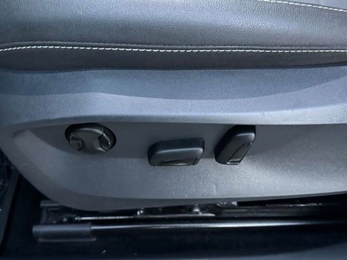 Certified 2024 Volkswagen Taos SE w/ Panoramic Sunroof Package image 34