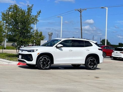 Used 2025 Volkswagen Tiguan SEL R-Line AWD/4WD image 2