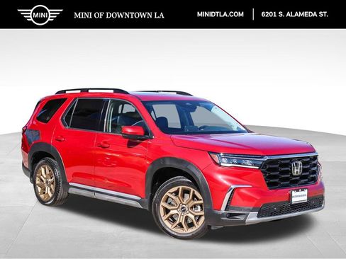 Used 2024 Honda Pilot Touring image 1