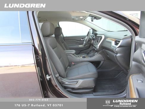 Used 2021 GMC Acadia SLE w/ Driver Convenience Package image 9