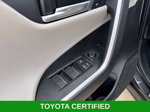 Used 2025 Toyota RAV4 Limited image 22