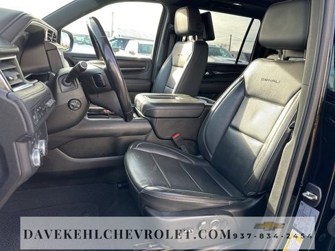 Used 2021 GMC Yukon XL Denali w/ Denali Premium Package image 16