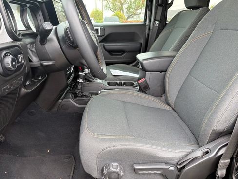 Used 2025 Jeep Wrangler Unlimited Sport AWD/4WD image 19