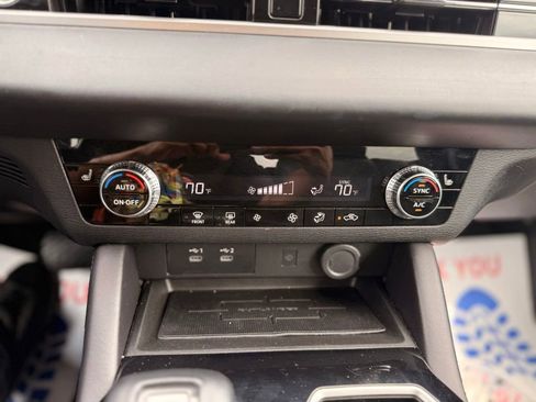 Used 2025 Mitsubishi Outlander SE FWD image 19