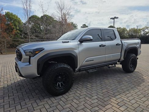Used 2025 Toyota Tacoma TRD Off-Road image 3