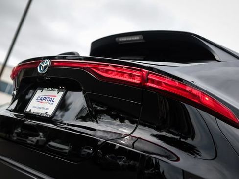 Used 2023 Toyota Venza LE AWD/4WD image 17