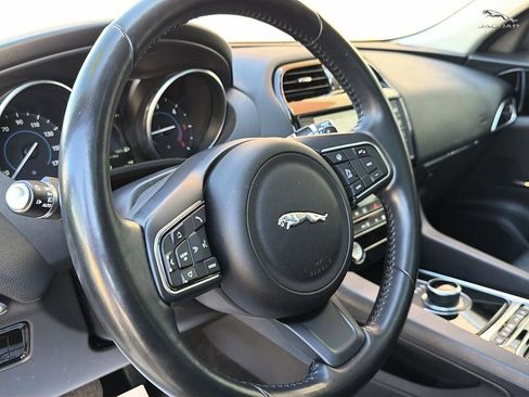 Used 2017 Jaguar F-PACE Premium AWD/4WD image 17