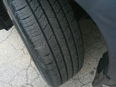 Used 2022 Toyota Highlander LE image 15