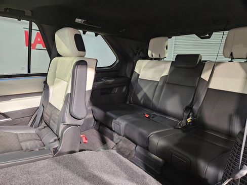 Used 2024 Toyota Sequoia Capstone AWD/4WD image 39