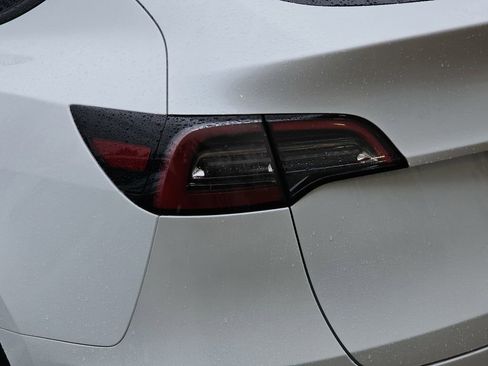 Used 2021 Tesla Model Y Long Range image 36