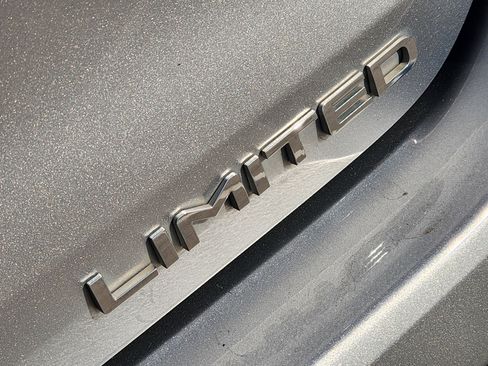 Used 2021 Toyota Highlander Limited image 13