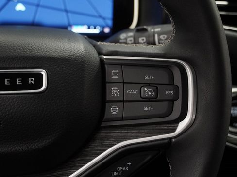 Used 2022 Jeep Wagoneer Series III w/ Flexible Seating Group image 36