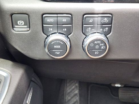Used 2024 GMC Sierra 1500 SLT AWD/4WD image 18
