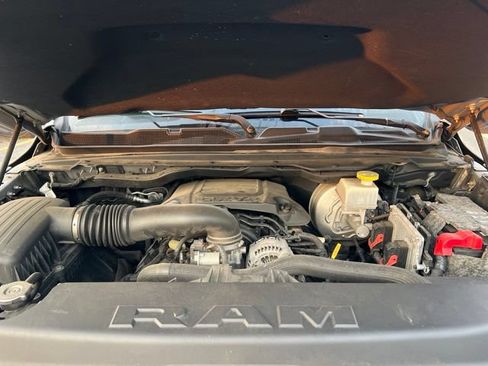 Used 2019 RAM 1500 Laramie AWD/4WD image 9