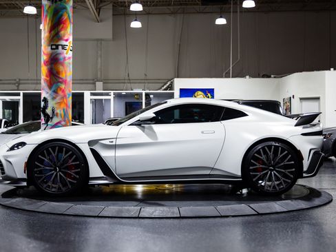Used 2023 Aston Martin V12 Vantage RWD image 11
