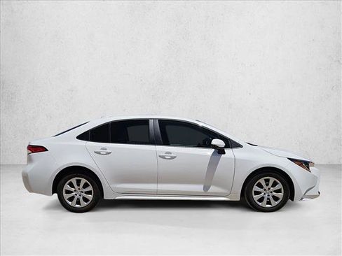 Used 2025 Toyota Corolla LE FWD image 4